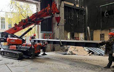 Подъем и перемещение грузов мини-краном: монтаж на объекте в Москве