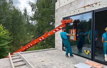 Работа мини-крана с гуськом и вакуумным захватом Арлифт